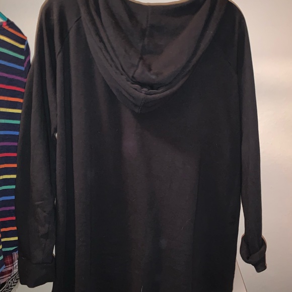 Sold out online-Torrid Black V Neck Hoodie sz 2 - Picture 3 of 3